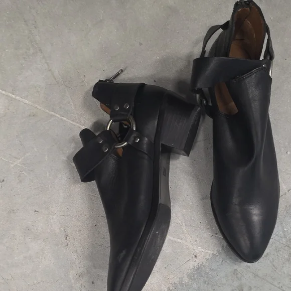 FRYE AND CO. Black Leather Cutout Harness Ankle Booties - Picture 2 of 4